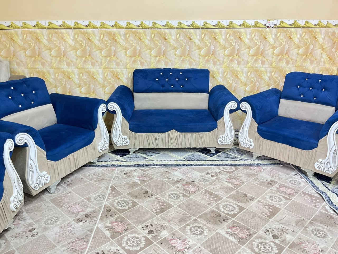 تخم 10مقاعد للبيع نضيف اخو الجديد 
السعر 250وبي مجال 
العنوان كربلاء سيف سعد 
للأستفسار ***********
