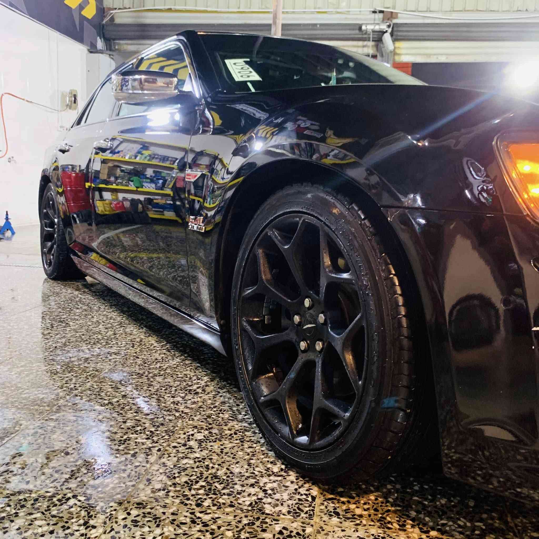 السلام عليكم اوباما RT خليجي موديل 12 السياره Cلمتد كلين تايتل بيه بس رصعات ثنين مواصفات المتد معروفه السياره خير من الله نضافه احله من الصور ماشيه 180 حقيقي مكينه وكير وحداديه وتايرات جديد صار اسبوع من شادلهه وادامه كامله وقاعده وفيت بم موبر       
المواصفات 1. بانوراما . رادار. 
2.كشنات تدفه تبريد الخلفي بس تدفه 
3. كلاصات تدفه تبريد
4.كشن خزن
5.مري جانبي هيتر وشاره
6.برده خلفيه
7.دمام خلفي  
8.ماسحات حساس عل مي 
9.مري قلاب 
اويل كاجكان شاد للسياره وصوتهه صوت الشركه 
والشراي يتصل رقمي ***********
