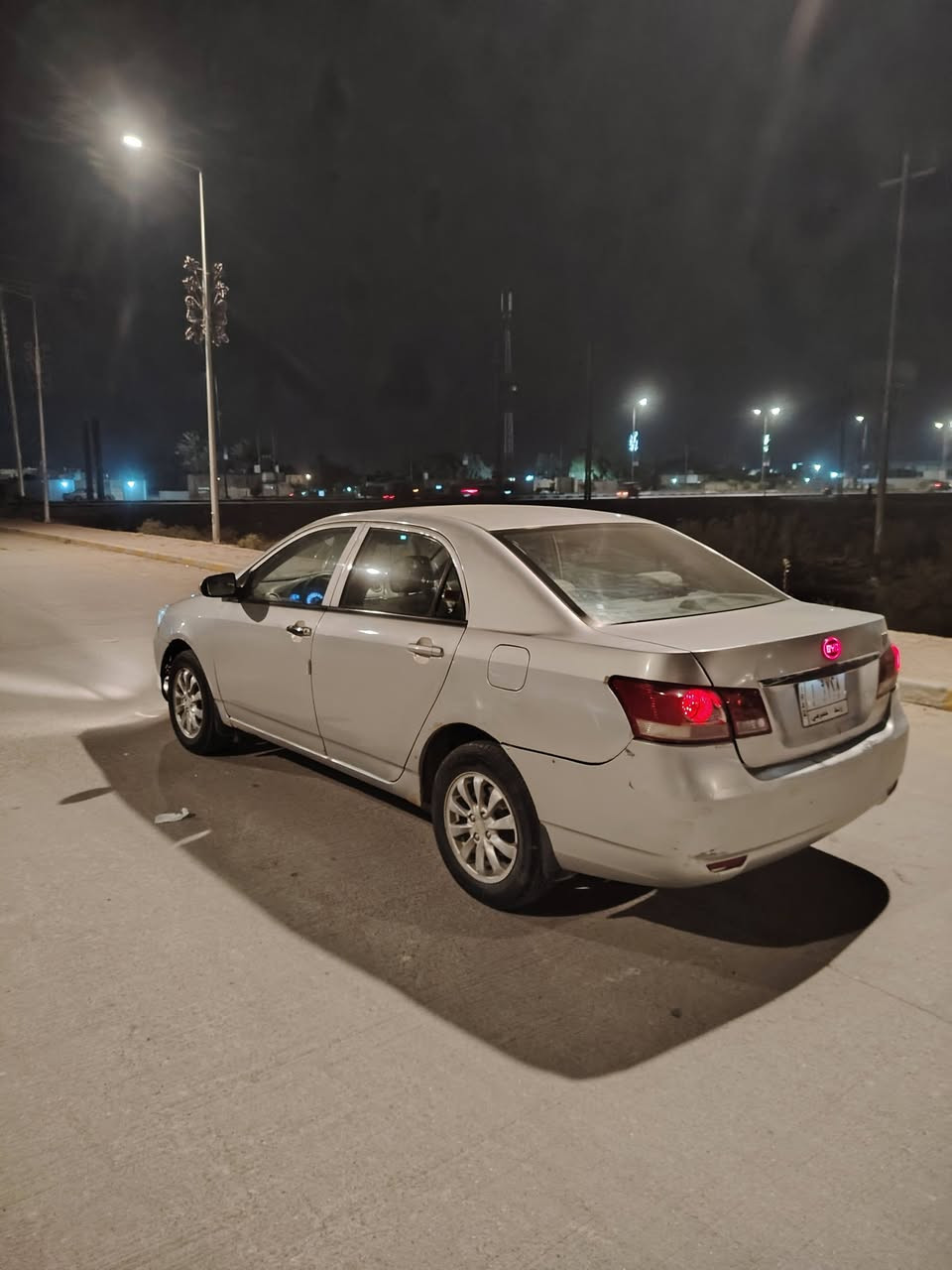 سلام عليكم بي وايدي موديل 2013 للبيع كير عادي مكفوله كفاله عامه عده جاملخ مكينه كير حداداه تخم تاير كهربايات شغاله سنويه لل2025 مصفره هيه وغرامه سعر 43 وبيه مجال رقم الهاتف *********** اسيا*********** مكان ميسان العماره
