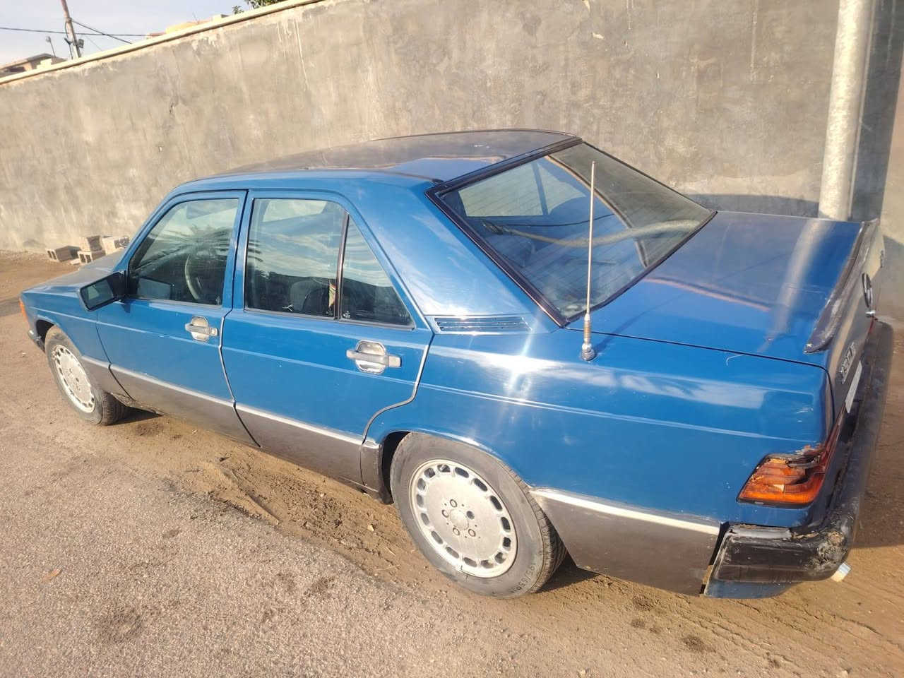 سلام عليكم من رخصت الادمن  مرسدس ١٩٠  رقم ديالى باسمي سنويه لل ٢٠٢٧  محرك ونجي ناعم خير من الله اوتوماتيك مصبوغه حزام للجماليه عدا القماره كهربائيات كامله سنترلوك السعر ٤٣ المكان بغداد قرب مطعم ضفاف دجله/***********
