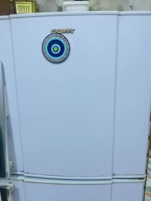 سلام عليكم اخوان عندي ثلاجه لبيع جديده حجم 16شغاله  مكان حي نداء سعر خاص ***********7
