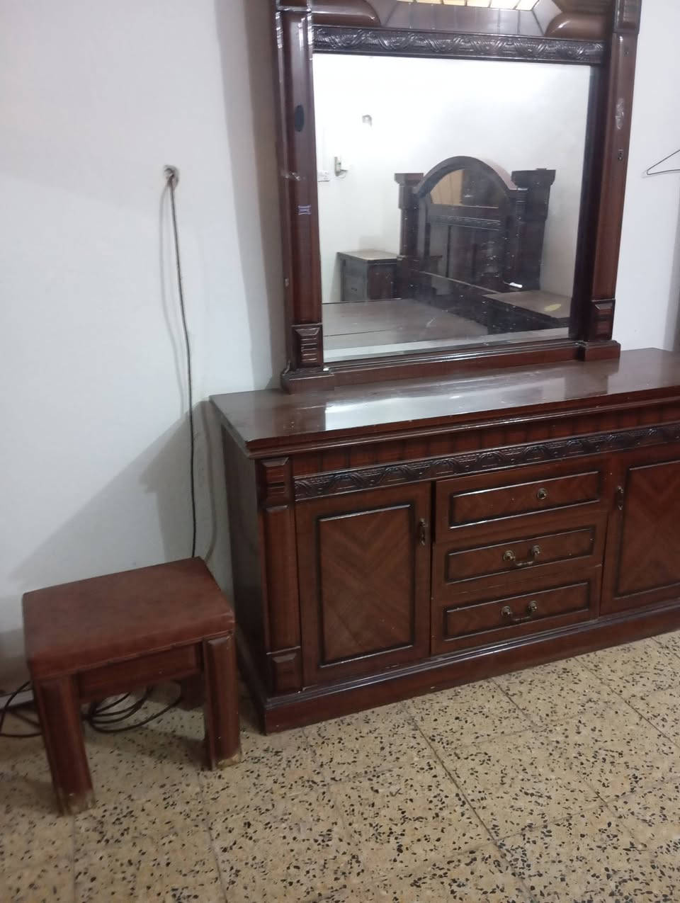 غرفه تركيه نضيفه مشدوده سعر 400 وبيهه مجال العنوان خاص


**إذا كنت صاحب هذا الإعلان وتريد حذفه لأي سبب، رجاءا أرسل رسالة إلى الدعم الفني**