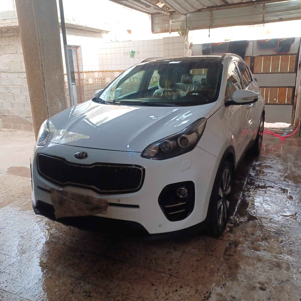 للبيع كيا سبورتج خليجي
موديل 2017 
بيها بارد بسيط 
تشغل عن بعد 
فتحت سقف بنوراما 
تبريد قطعتين 
ابواب بصمة 
صندوق كهرباء
مكلف بالنشر 
رقمها بغداد هذا رقم راعيها الشرعي 

‭0770 431 0839‬
