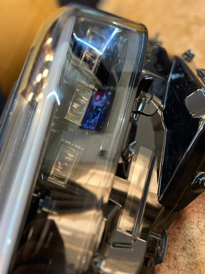 للبيع  لايت جهه يسار
لكزس NX اصلي امريكي 

3 عدسات. مع المحولة

***********
