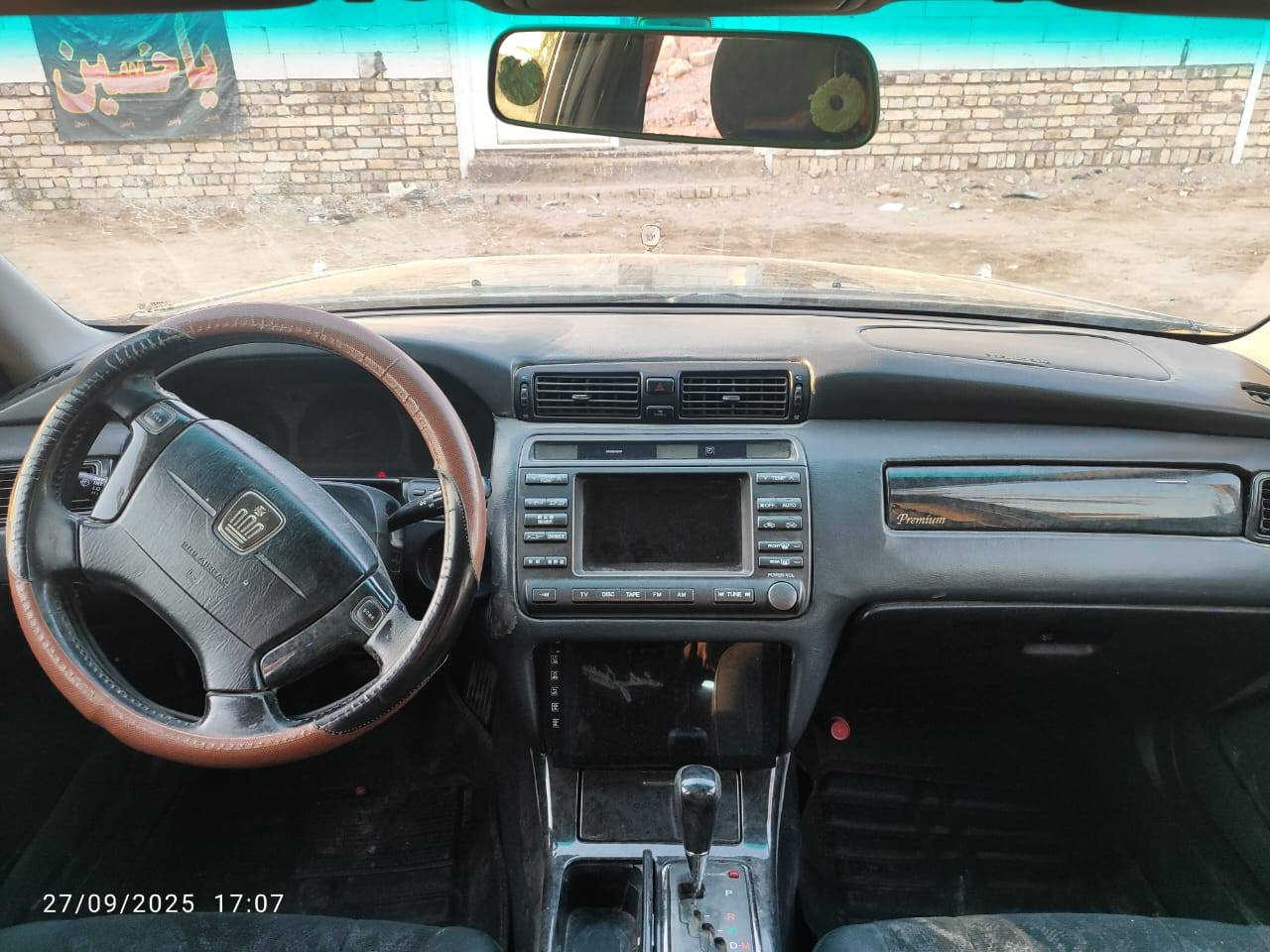 سلام عليكم ملكه كراون مديل 2002 رقم دوليي سنويه لل30 تسجيل جديد سياره مكفوله كفاله عامه من كلشي سياره واحد عله واحد  حداديه جديده..  محرك ديفورر الصغيرر  و السياره اب اسمي  مداورر ثانيي يوم السعر 130اوبيه مجال وذا اكو مراوس بسياره اقل من عده بحسب القناعه...  
الرقم ***********  
الرقم الثاني ***********
