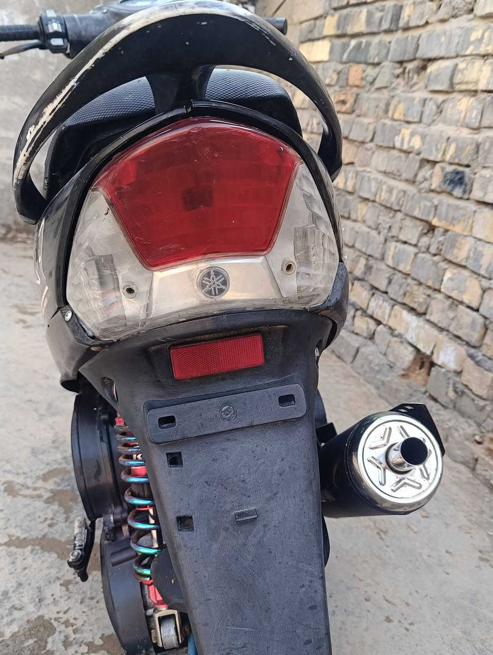 سلام عليكم
دراجه ماكس للبيع بيه تزويد 
كهربايات كله شغاله سلف هندر اوراق اصولي 
سعر 500 بيه مجال *********** مكاني بغداد نهروان
