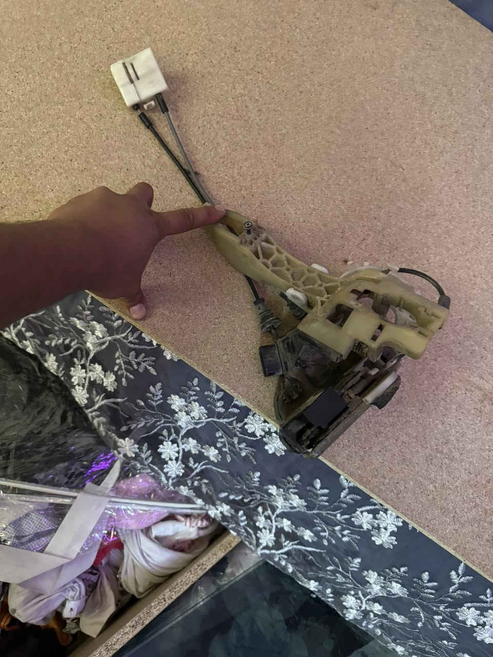 جاملغ النترا مضلع جهت السايق وقفل باب كامل ولحيت دعاميه خلفيه بسعر مناسب اتصل ***********
