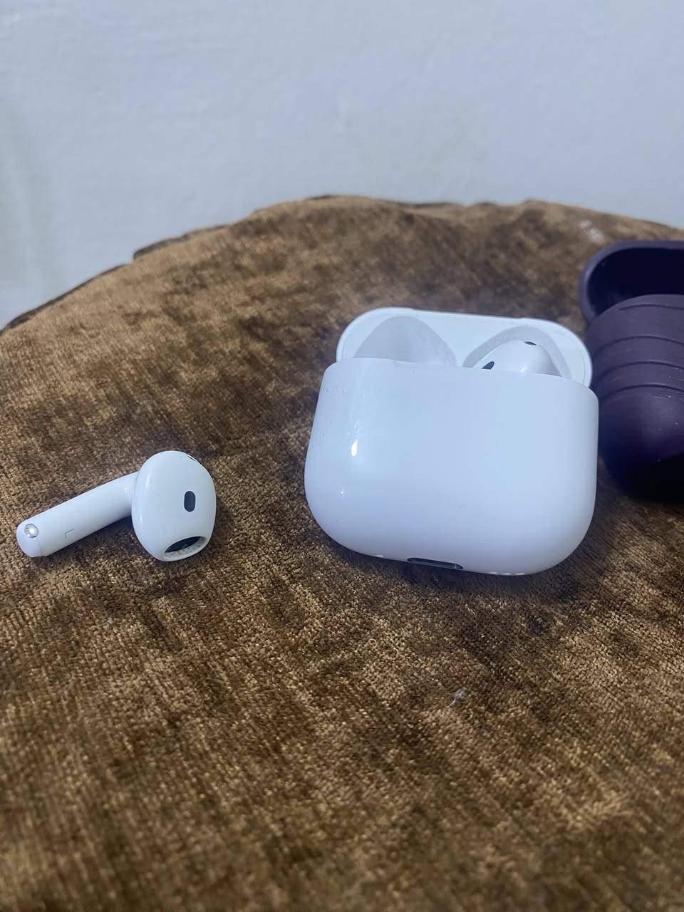 سماعه  ايربودز 4 اصلي نضافه 100‎%‎ وهاي تفاصيل كدامك شرط الفحص والضمان السعر 225 الف ***********
