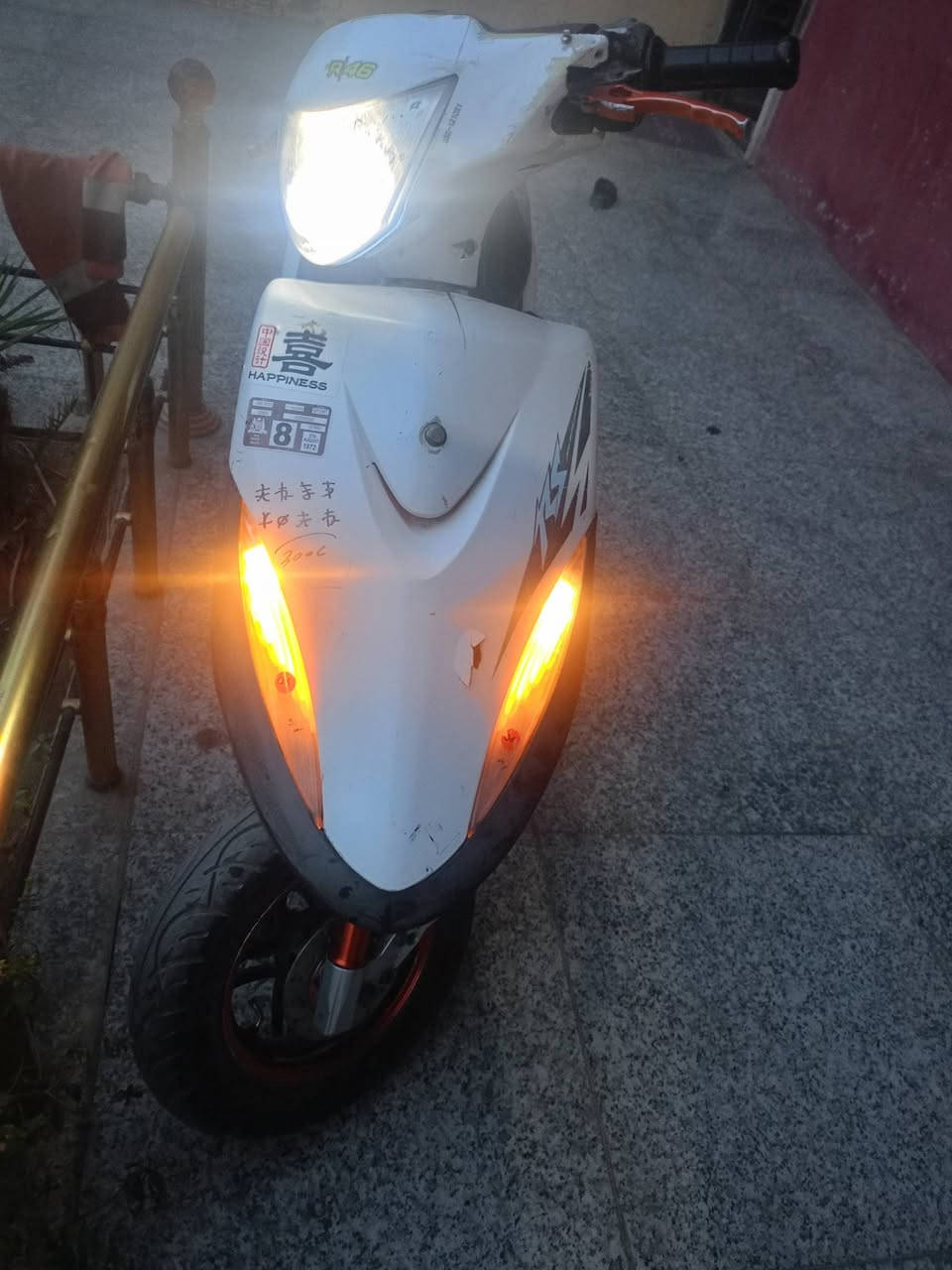 سلام عليكم دراجه ماكس عدله نضافتها شوف اعيونك نكره سلف بأي وقت  دبل تاير جديد   مكينه ما مفتوحه  مزوده تزويد خارجي كفرات بلادي ختم واحد  سعر 475 وبيها مجال شراي مكان  العبيدي  شارع  20رقم ***********
