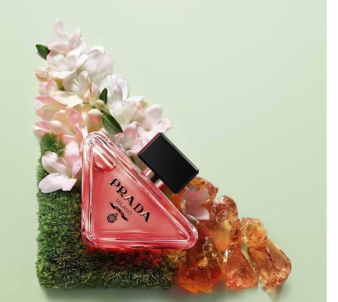 عطر رادا الفرنسي 🇫🇷 Prada Paradoxe Intense
لو تحبي عطر يلفت الانتباه من أول رشّة ويخلّي أثرك باقي حتى بعد ما تمشي 👑
Prada Paradoxe Intense معمول للمرأة الجريئة، الواثقة، واللي تحب تكون مختلفة دايمًا 💗

🌸 مكونات العطر:
 • الافتتاحية: زهر البرتقال – انتعاش وأنوثة من أول لحظة
 • قلب العطر: ياسمين مركز – فخامة ونعومة تلفت
 • القاعدة: فانيليا دافئة + عنبر + مسك أبيض – ثبات عالي ولمسة أنثوية مغرية 🔥

💎 العطر قوي، فخم، وثابت…
يناسب السهرات، المناسبات، وحتى الأيام اللي تحبي تحسي فيها إنك مميزة 💫
المنشأ فرنسا 🇫🇷
السعر 25الف 
توصيل مجاني جميع المحافظات العراق


**إذا كنت صاحب هذا الإعلان وتريد حذفه لأي سبب، رجاءا أرسل رسالة إلى الدعم الفني**
