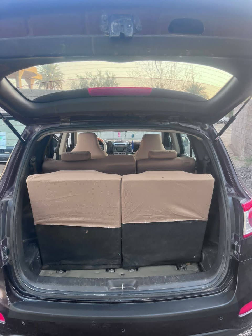 السلام عليكم
بيع هونداي سنتافي موديل 12 خليجي كفاله عامه

الموصفات

1-ثلاث قطع تبريد + تدفئه✅
2- فتحه سقف(بنراما) ✅
3- سبعه راكب✅
4- ثلاجه وسطيه✅
5- دفع رباعي ( فورويل)✅
6- مري شفط✅
7- كامره خلفيه✅
8- كير ومكينه كفاله عامه مامفتوح✅
وبعد هواي مواصفات بيها معروفه السياره بمواصفاتها
تخم تاير جديد
ملاحضه: سياره بدون حادث
سونار موجود بيها
وين مايعجبك روح افحص
سياره احلى من الصور بهواي نصبتهة حلوه جدأ
سياره حره تحويل ثاني يوم
السعر: 168 وقابل للتفاوض
 المكان واسط النعمانيه


**إذا كنت صاحب هذا الإعلان وتريد حذفه لأي سبب، رجاءا أرسل رسالة إلى الدعم الفني**