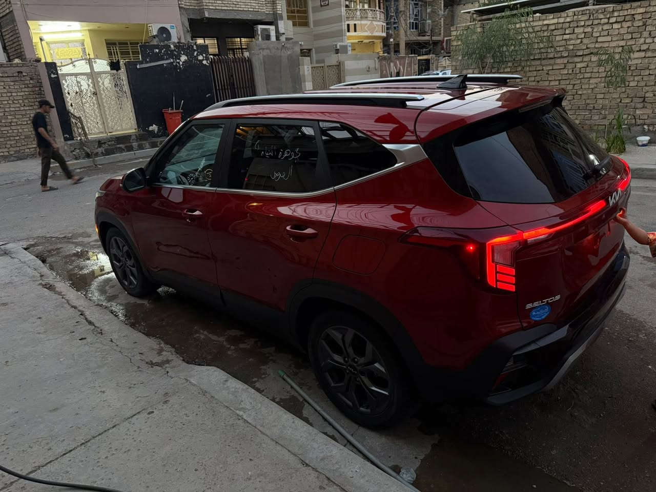 كيا سيليتوس 2024 لون مميز وارد أميريكي
محرك 2000 دوش
موصفات فول عدا الفتحه
بصمه تشغيل عن بعد شاشه دجتل مقاعد نصف جلد ودفئه تحديد مسار رادار امامي خلفي نقطه عمياء …..
حادثه موضح بلصور الجاملغ بي بارد والبنيد بي بارد قليل  السياره بدون لا شواصي ولا لغود
ايرباك ستيرن فقط
ماشيه 26 الف ميل
السعر _155$
الرقم _ ***********

