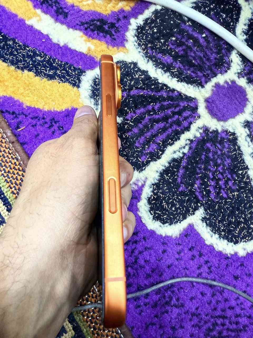 السلام عليكم 17 برو ماكس 256 شريحه بطاريه 100 جهاز جديد ونضيف كامل الملحقات استخدام شخصي 
مكاني بغداد المعامل 
***********
