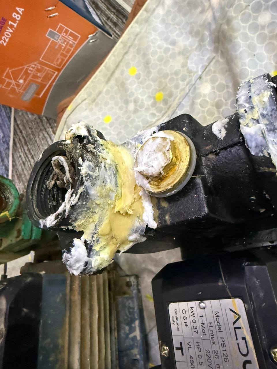 ماطورات مي ثنين مستخدمات بس الاسود شتريته وبضب طك عدي جديد يعني كلشي مابيه يعني حته مامشغله والاخضر دفعه مو قوي شغالات ثنينهن ب٣٥ شغالات مابيهن شي ***********
