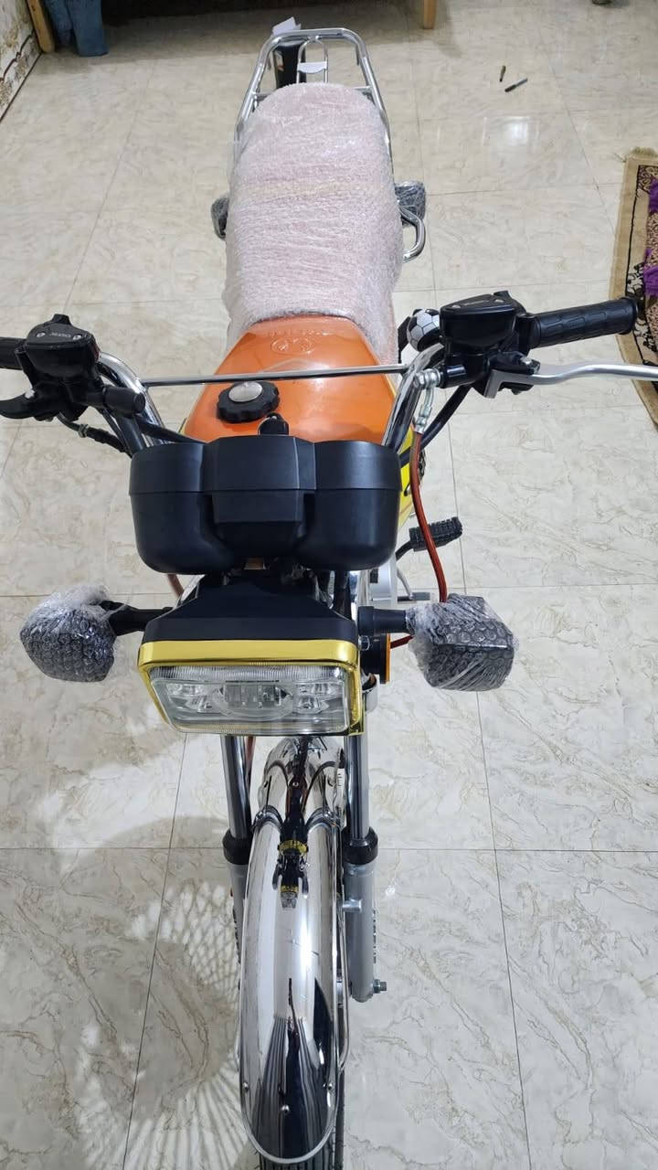سلام عليكم سونك لبيع لون مميز حلو برتقالي طالعه بل 26
دراجه نضيفه وجاهزه مجهزه كفاله عامه وراق سكنر
اكلج عمبار
نضيفه بحالته الوكاله المكان
 الدغاره صدر الدغاره
السعر 800 بيه مجال بسيط رحمه لعباس متشتري لا تكسر بحلال ناس 
 
 مبايل تصل 
***********   ة ة ة
