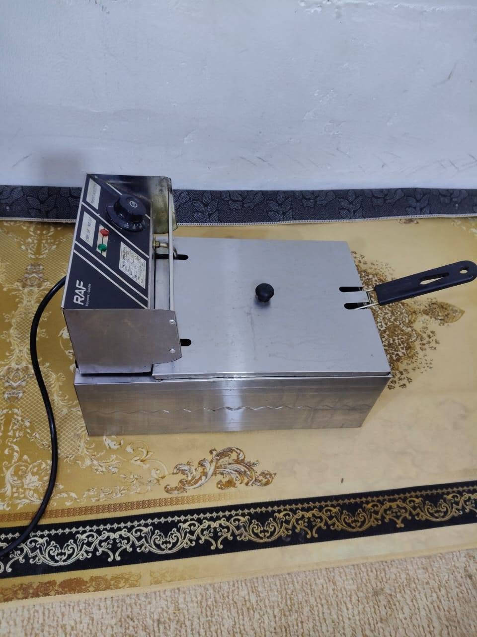 جام خانه+ سخان + مميز + شوايه همبركر + مثرامه لحم والبلبي+ مكينه فنكر + ميز فلال+ غنينه غاز + كراسي 2 + حاويه


**إذا كنت صاحب هذا الإعلان وتريد حذفه لأي سبب، رجاءا أرسل رسالة إلى الدعم الفني**
