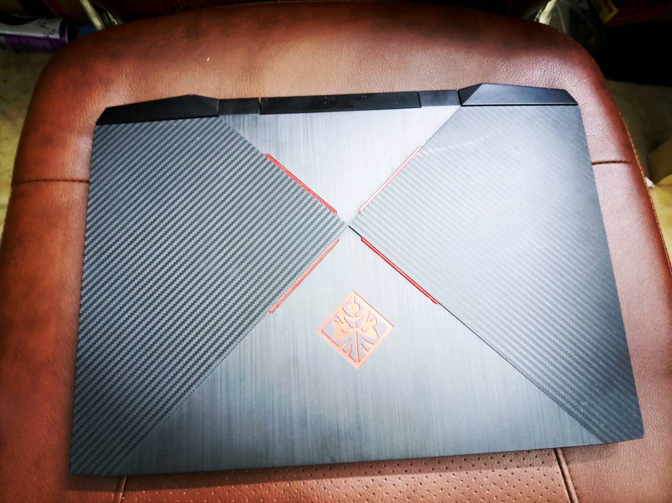 السلام عليكم 
للبيع لابتوب كيمينغ   hp omen 15t-dc100

المواصفات:
كارت الشاشة: gtx1660 ti  6GB GDDR6
المعالج: Intel core i7-9750H 2.6GHz
الرامات:16GB
الذاكرة:  1.14 تيرا HDD
الشاشة: 15.6  FHD1920×1080 IPS  مع HDR
نظام وندوز 11

الملحقات:
_شاحنة أصلية مال جهاز
_ماوس كيمينغ شركة bloody اصلي A90 يحتوي الوان rgb َوتطبيق خاص بيه
_سماعة هيدفون شركة bloody   موديل G575 صوت محيطي تقنية 7.1  مع RGB
جوستك كيمنغ  نوع 8bit do ultimate يحتوي شفتات إضافيه بالاسفل

السعر: 750 الف
مكاني بغداد_الوزيرية
*********** للاستفسار خاص او واتساب