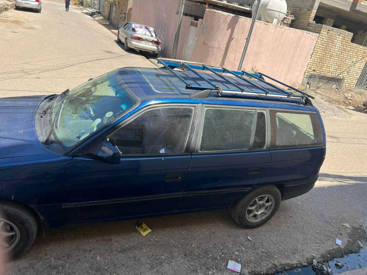 اوبل استرا موديل 93 محرك 16 مكانه ديالى بعقوبة  سعرها 35 سيارة حلوة مرتبة احلى من صوره تواصل ***********
