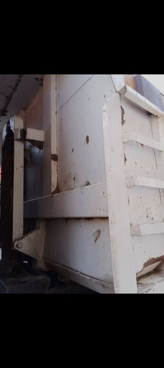 بودي قلاب سكانيا للبيع طول 440 اتصال***********
***********
