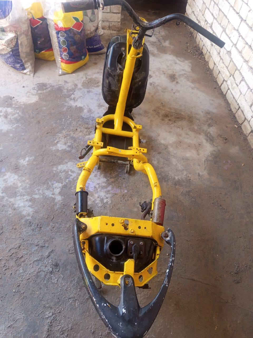 السلام عليكم شباب شاصي ماكس عدله مثل ما واضح بالصوره السعر 100وبي مجال قليل مكاني بغداد الكماليه ***********
