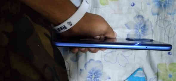 السلام عليكم موبايل للبيع 150وبي مجال بس ما بي ملحقات  لا شاحنه لا كارتونه بس الكفر ويا للستفسار ***********/***********
