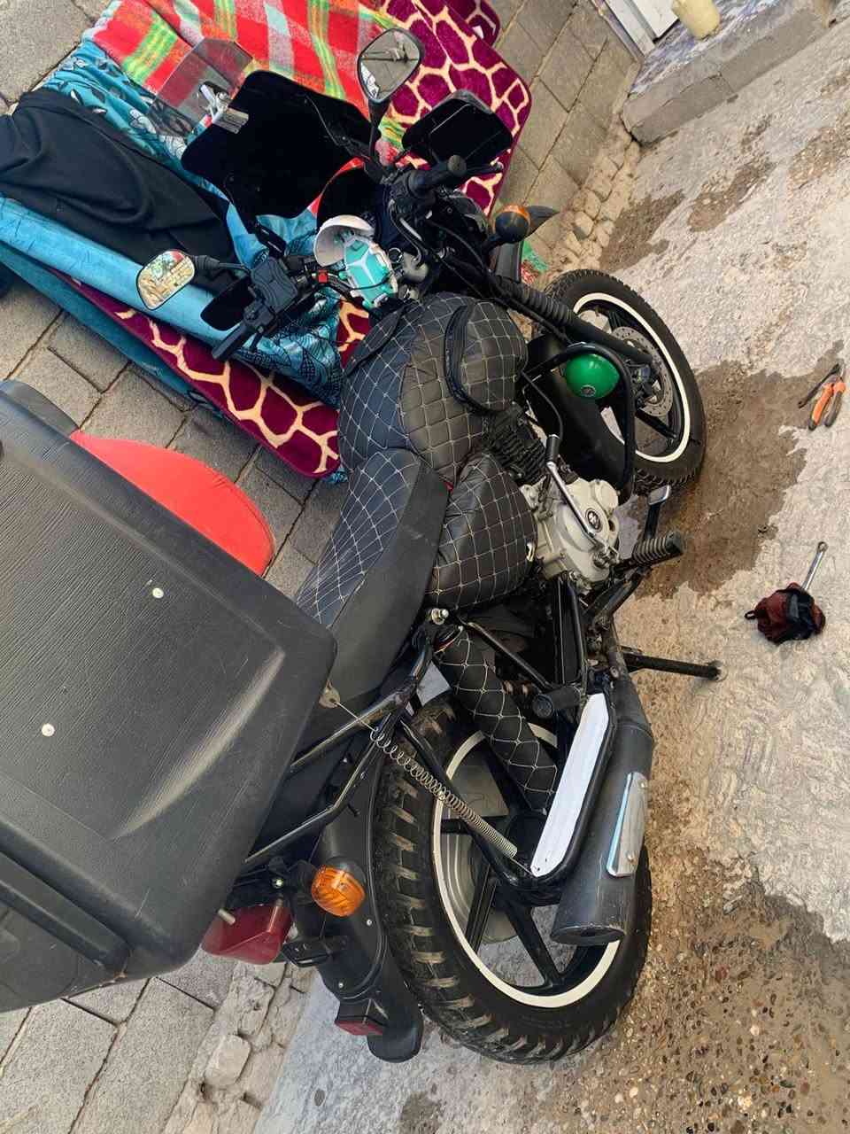 سلام عليكم بوكسر مويدل 23 دراجه كفاله ما نقصه برغي كهربايات كله شغله هورين يوكن لون سود زنون ب50 الف ومحد شاده ابد محرك ما ينسمع اول فتح له عل يدي حته واشر مال شركه مرجعه محرك مكفول كلج جديد سلف هندر بدون وراق كفله سرقه وعشاير وكلشي داكه حاسبه توصل فقط واتساب ورقم *********** باقي تفاصيل  مكاني بغداد الحبيبيه
