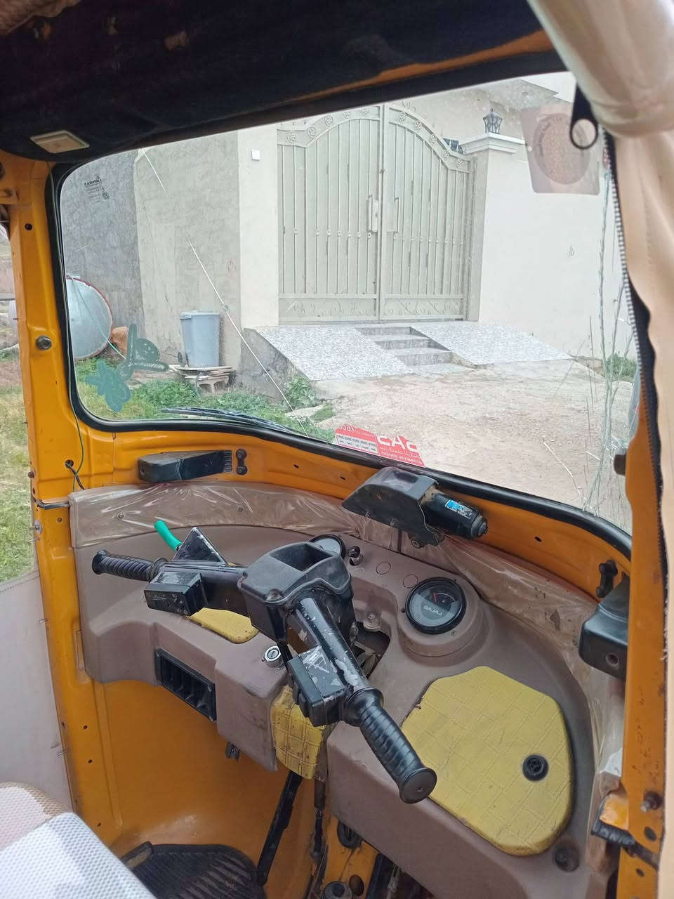 السلام عليكم تكتك للبيع ١٩ شهر ال١١ سنوية وهزة جديدة السعر ٦مليون وبيهة مجال بسيط الشراي يتصل فقط ***********
