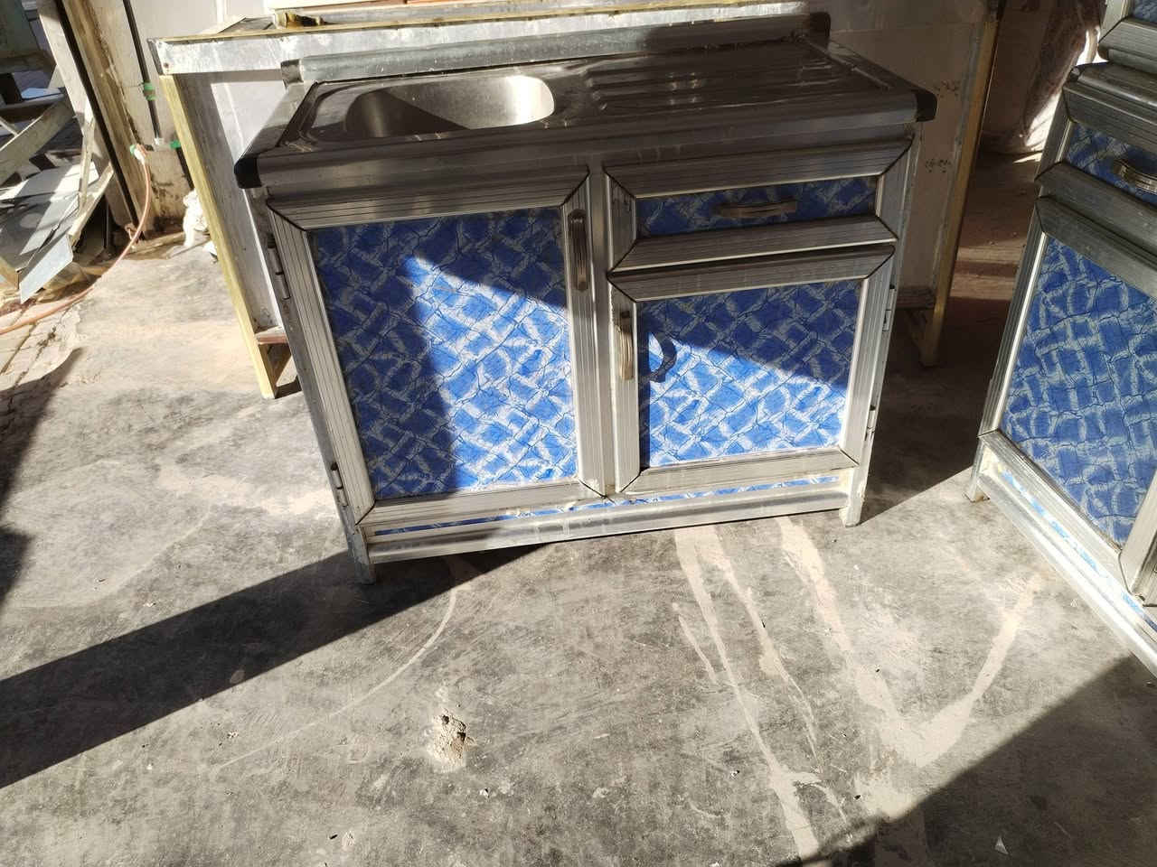 سنك مترين حوظين حطاطه حجل دبل قلاب قفل 100
كاونتر مترين ارضي ومترين ملحق ومتر و10 سنك 250 ثلاجه فول تبريد تجميد 120 للتواصل ***********

