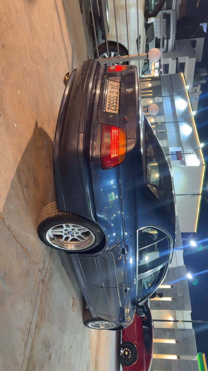 سلام عليكم bmw صقر
2002 دخول و تسجيل جديد 
رقم دهوك الجديد قطعتين صبغ فقط رش
مكفوله من ضربه 
مكينه 28 دبل فانوس 
سياره جداً نضيفه 
عليه اضفات من ويل +كت m
سعر 123 ورقه بيها مجال لشراي
عنوان بغداد شارع فلسطين
***********
