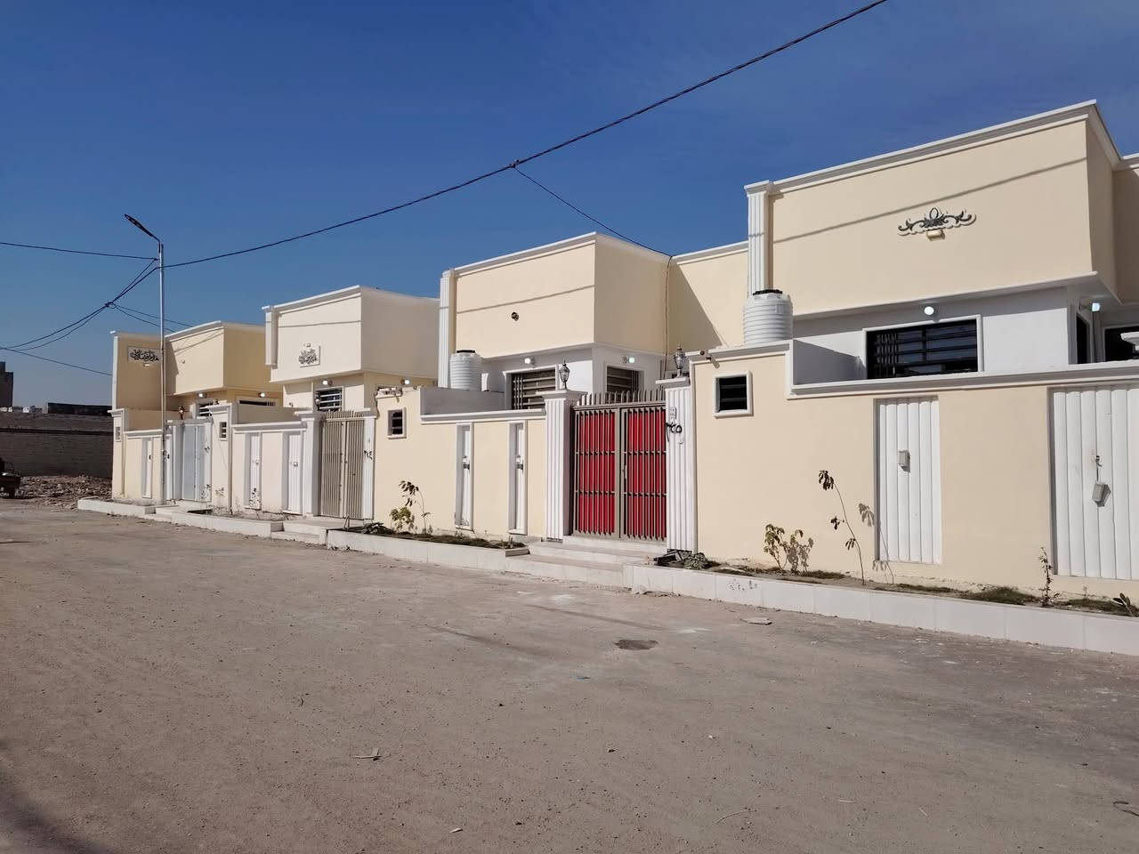 ***********يعلن مكتب التساهل العقار عمود282 بيت مقابل قرية الغدير شارع المطار
تفاصيل البيت 👇👇المساحه 150متر عرض شارع 17متر اناره جيهتين معا كافت الخدمات
#استقبال  
#غرف نوم عدد 2
#وصاله عدد 1
#حمامات عدد 2 سعره 58مليون قريب علا شارع صب 
#ملاحضة البيت بناء 2025
سند 25
#شارع عرض 17 متر
ماء+كهرباء+كيبل ضوئي مقابيل +مولده+مدارس حكوميه واهليه ومول تسوق منزلي 

جميع الخدمات متوفره
للاتصال 
***********واتساب
