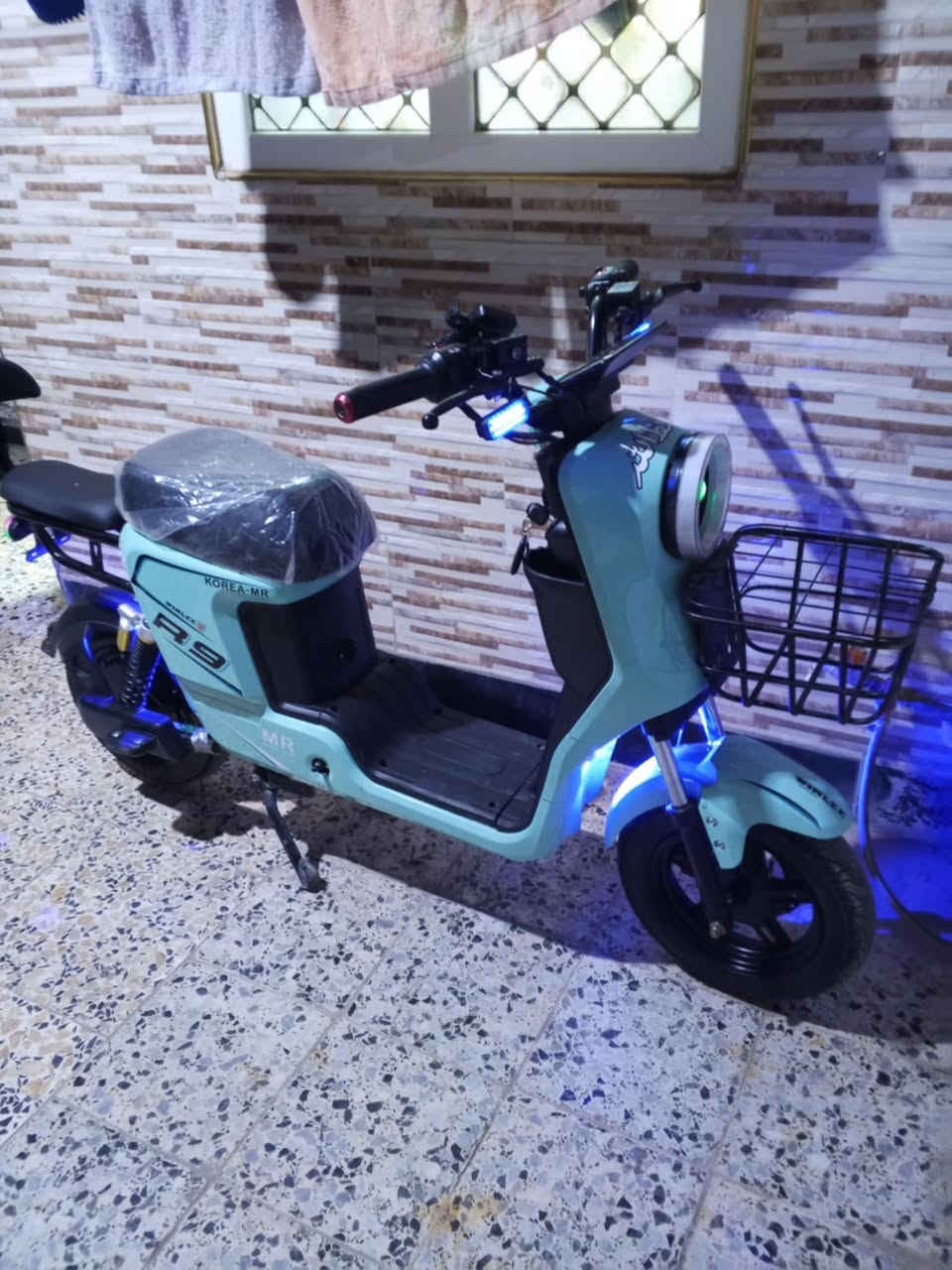 دراجه شحن للبيع نوع (R9) موديل(2025) فول مواصفات لون مميز نظام P لايت عالي وناصي إشارات لكزز دراجه جديد  R رجوع للخلف بطاريات  عدد 5 ملف 1700 حقيقي سرعة بالشاشه 99 سرعه حقيقي 65 تايرات جديد بريكات دسك رياضي سماعة بلوتوث MB3بلادي نضافه 100% سعر  350  وبي مجال للطيبين  لمكان بعقوبة التحرير


**إذا كنت صاحب هذا الإعلان وتريد حذفه لأي سبب، رجاءا أرسل رسالة إلى الدعم الفني**