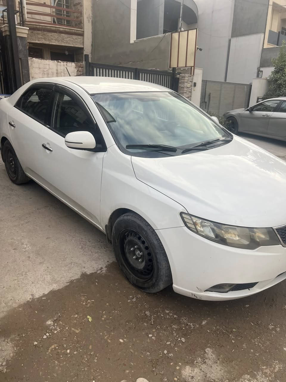 السلام عليكم 
كيا سيراتو ٢٠١٣ خليجي بيهه باب صبغ فقط مواصفات عاديه شاشه تحكم استيرن صدر تايرات جدد كير مكينه كفاله ماشيه ١٧٣ رقم اربيل تحويل ثاني يوم السعر100مكان الغزاليه 
***********
