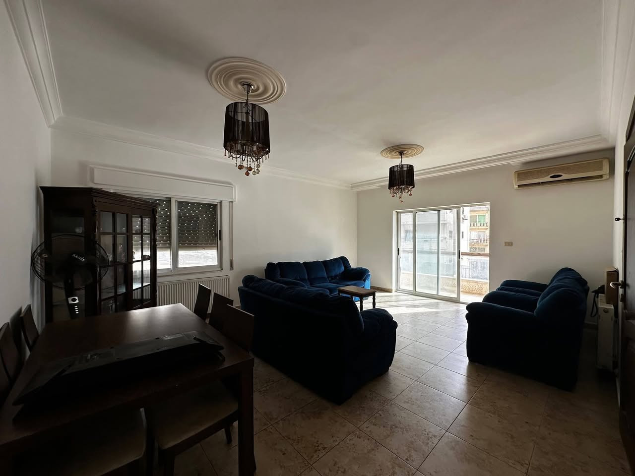 ✨ شقة للبيع في جانب الكرخ والرصافة هذي الصور نموذج ومؤثثه كامل وبالسعر المريح والقسط المريح  فقط اتصل ولي تريده يجرالك 

📍 طابق أول | 105 م²
🛏️ 2 نوم | 🚿 2 حمام
🍽️ مطبخ راكب
🛋️ صالون واسع
🌿 بلكونة + كراج
📌تدفية 
🏘️ بناية هادئة (8 شقق فقط)

📞 للاستفسار:
‏‪***********‬‏
