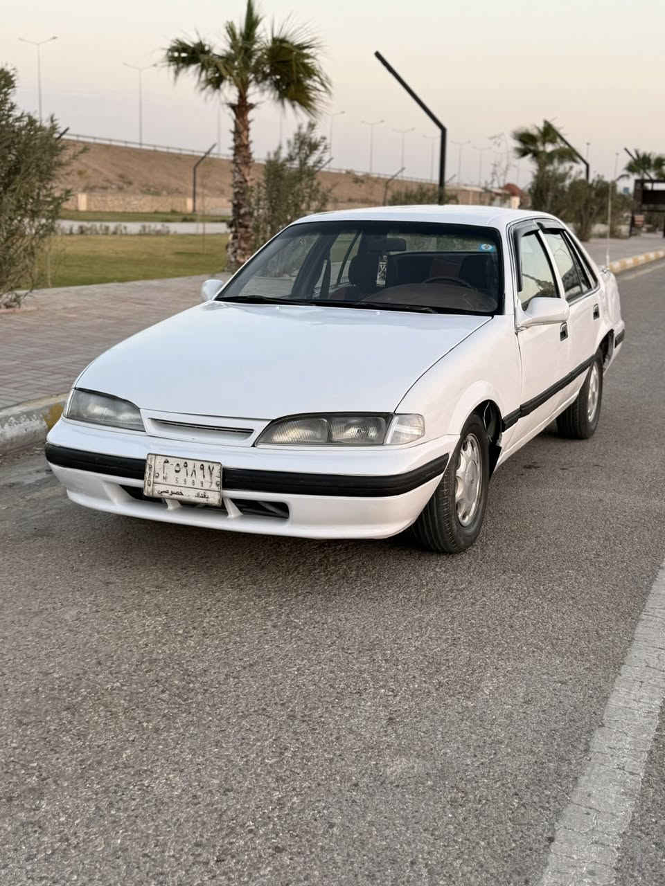 للبيع سياره برنس موديل ٩٤ لون ابيض رقم بغداد مشروع وطني سنويه ٢٩ شرط تحويل عقد مروري مباشر  محرك مكفول المفتوح المرغوب وكير اوتوماتيك سياره حلوه ونضيفه استخدام شخصي مال بيت  مكفولة من الضربه والخياس غرفه جديده وبطاين نضيفه كهربائيات كامله حتى اضويه داخليه حداديه وميكانيكيه منظومه بانزين جديده منظومه تبريد كامله نقص كمريسر تخم تاير ٥ ويل كب سياره مصبوغه عام لجماليه جديد تغفل سنتر لك  سياره مال جناي ومتصرف عليه الف دينار سياره كلشي يشتغل بيه مناقصه شي ترايك للبصره بيع نقد بدون مراوس اوقساط غير متواجد على الفيس العنوان الانبار فلوجه قرب سيطره الموضفين السعر ٤١ 
وبيه مجال بسيط حك جيه لتواصل اتصل على رقم مباشر ***********
