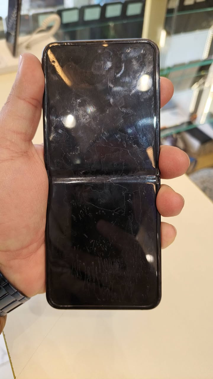 السلام عليكم جهاز سامسونك zflip4
الجهاز نظيف مداخل صيانة فقط باقي اثر مال لاسقة يوڤي
مماثرة على الجهاز وشغال ميلة بلمية السعر ٢٨٠
العنوان ديالى المقدادية رقم تليفون ***********
