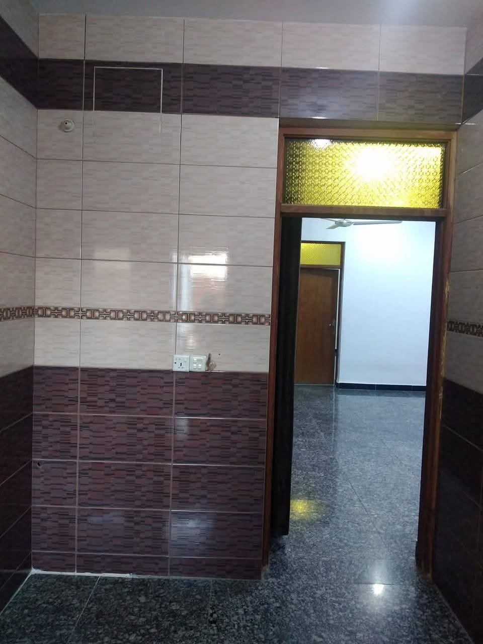 بيت للبيع  طابو صرف في كفائات السيديه الال مساحة ١٢٥م ٦.٢٥ في ٢٠ استقبال وهول داخلي كبير ومطبخ حار وثلاث غرف نوم مع ثلاث صحيات البيت كامل بدون نقص الارضيه كرانيت والطابق الاول بورسلين.. باسمي بدون دلال والسعر ٢٤٥  وبيه مجال قليل موقع البيت ثاني فرع بعد شارع كنانه التجاري من جهة كلية السلام خلف التكيه... للاستفسار ***********
