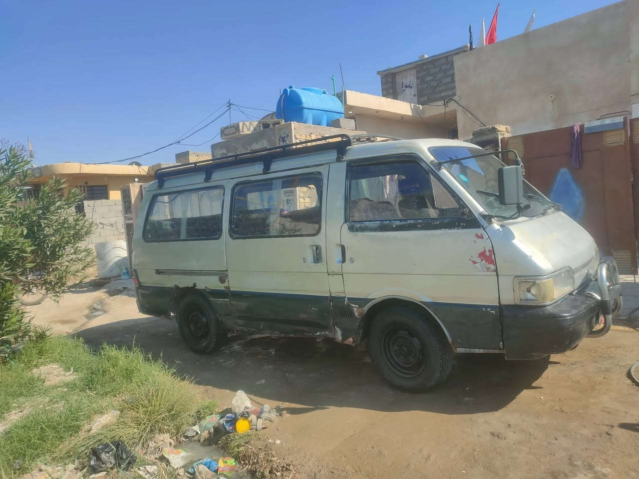 سلام عليكم كيه بسته للبيع او مراوس بسياره صغيره موديل 94 رقم احمر المكان واسط كوت شعندك نزل مراوس سياره كير  ومشط باور  مكينه كله نضيف  مطلوبه 300 مرور رقمي ***********
