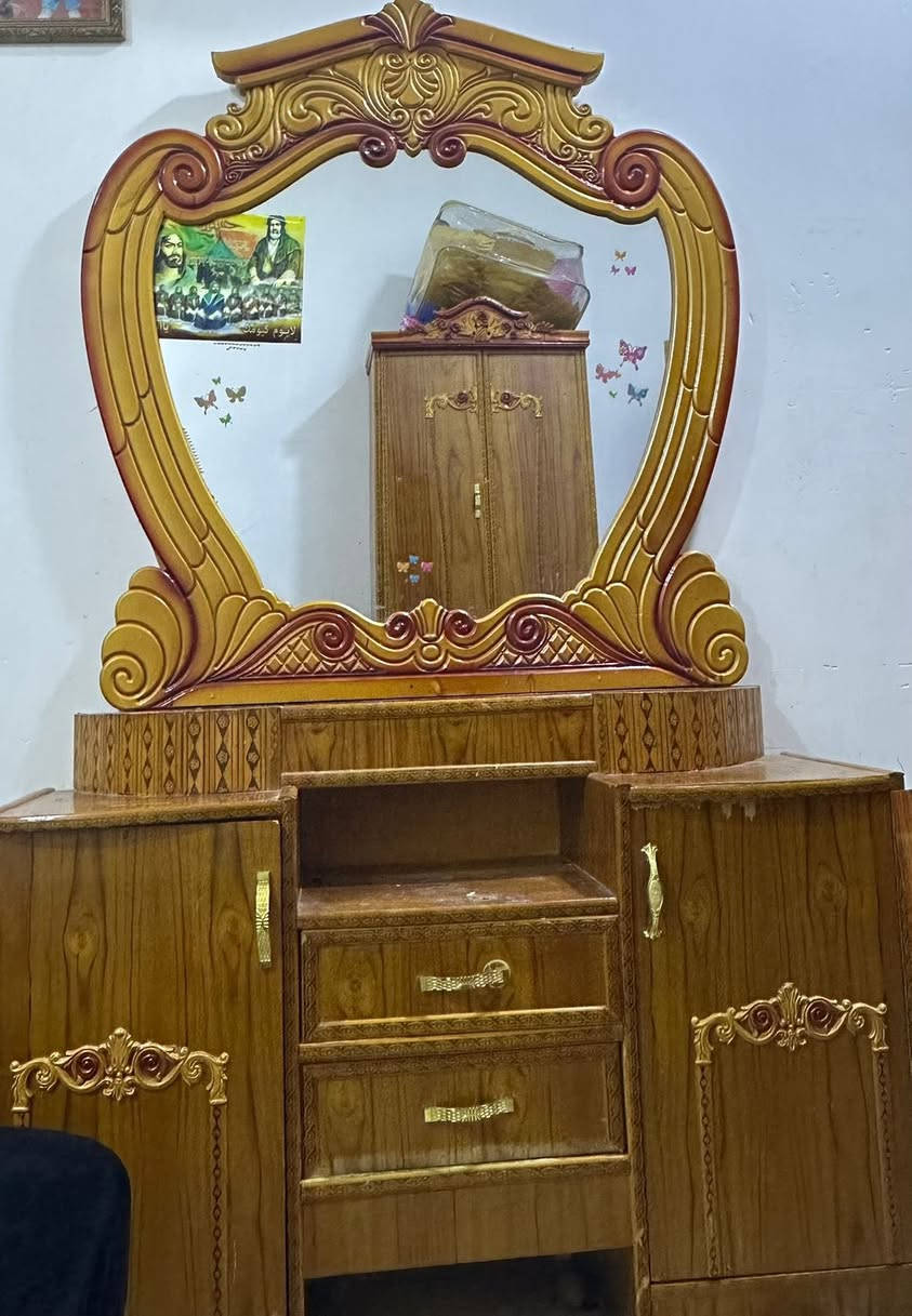 غرفه بدون كنتور جديده شغل عراقي ما ناقصها شي كلش حلوه ونضيفه السعر 250  مكاني الشعب سوق 4االاف
***********
