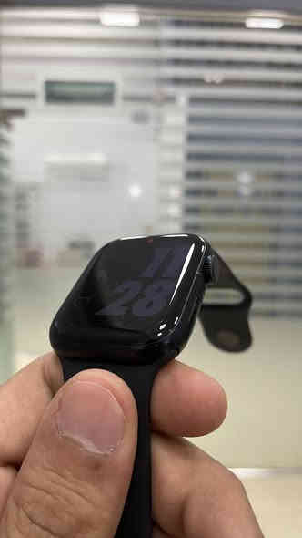 ساعه ابل ووج جيل 7  (Apple Watches ⌚️ series 7
 حجم 45 mm
 البطارية 85‎%‎ 
 مع كامل المرفقات كارتون وشاحنه وسير اصليات كلهم ،  الساعة اني مستخدمها من اشتريها لسه مامفتوحة ولا بيها اي شي سليمة من كلشي 
سعرها 225 وبيها مجال  
عندي توصيل الكل المحافظات 
*********** للتواصل
