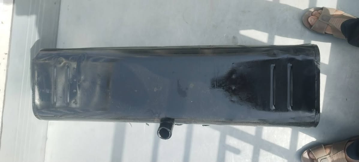 سلام عليكم للبيع تانكي كنتر ١٠٠ لتر مصبوغ حراري مع الطوافه بطنه نضيفه جدا جدا الاتصال ***********) ***********
