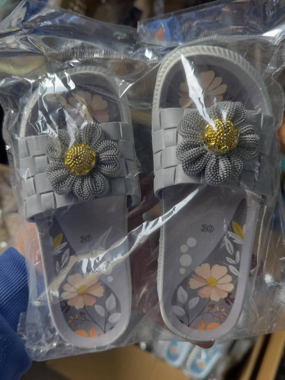 تشكيلة شحاطات نسائية و بناتيه و اطفال من قياس ٢٥ إلى قياس ٤٠
العنوان :موصل حي الصديق شارع البان 
شلاوي
يتوفر توصيل داخل الموصل و جميع المحافظات
للاستفسار مراسلة الصفحة أو الاتصال على الرقم ***********
