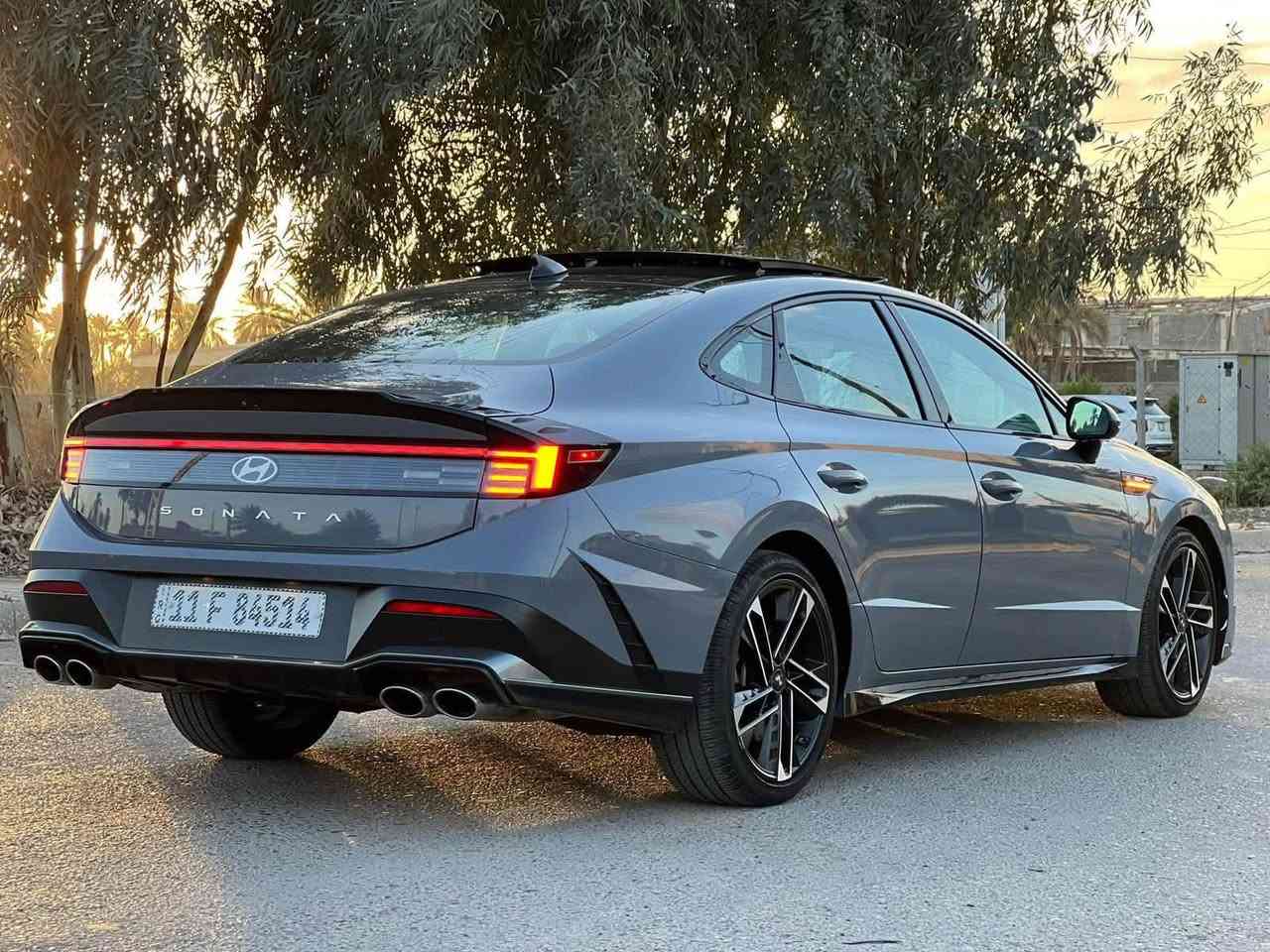 سوناتا 2024 Nline 
المحرك 2500 تيربو 
• بصمه 
• ⁠تشغيل عن بعد
• ⁠بانوراما 
• ⁠كشنات حضن مختوم بعلامه N
• ⁠تدفئة بـالكشنات
• ⁠تحكم كهربائي كشن السائق  
• ⁠أناره داخليه 64 لون بلادي 
• 4 انظمة قياده ⁠(Comfort/Sport+ /SportECO)
• ⁠لون الدشبول مع تغيير المود 
• ⁠سايد برك كهربائي + تراكشن كونترول 
• ⁠منظومة صوت من شركه BOOS 
• ⁠دمام خلفي بلاد تكدر تتحكم بي 
• ⁠نظام تعليق رياضي 
• ⁠فول تحكم ستيرن شفتات 
• ⁠تحديد مسار ونضام الخروج من المسار 
• ⁠كروز سرعه 
• ⁠رادار امامي  
• ⁠حساسات اماميه وجانبيه
• ⁠منظومة زينون 
• ⁠السياره رياضيه و بيها تسارع كلش قوي
• وارد أمريكي وصور الحادث مرفقة بالمنشور
• ⁠حادثه جاملغ امامي صفحة الراكب مبدل اصلي نفس لون كوري والبنيد حافه مالته بارد اثر النقل صار  و بالعراق  الباب الصدر بي من جوه بارد اثر ضربه دراجه وشوي من فوك  اما الباقي كفاله عامه من لغود شواصي ايرباك 
• ⁠***********
