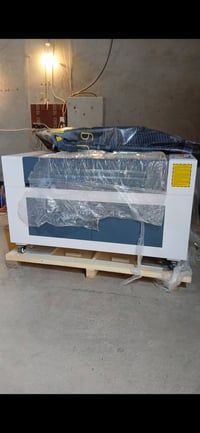 ماكينة Co2  ليزر  للبيع قياس العمل 90x130  150w  لتواصل واتساب  075000...
