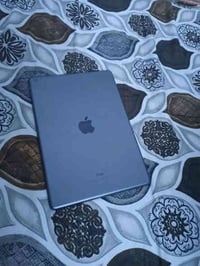 ايباد 9 الشاشه مكسوره طافيه السعر 75 اليريده يتصل واتساب 07735200457 م...