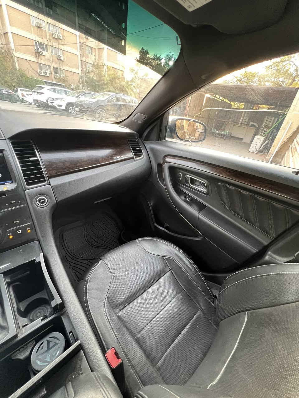 السلام عليكم تورس ٢٠١٣ بيهة قطع صبغ  وبيهن زلوغ  الصندوك جارد التدفئة لاغيهة حاطلهة مكينة مال ١٧  باسمي السيارة مكانهة الصالحية رايدهة ٨٧
***********
