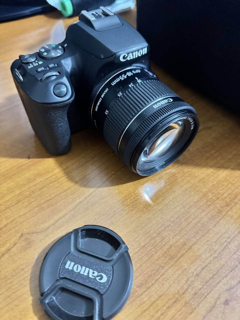 كامرا كانون 250D الكامره مستخدمه جداً جداً قليل و نضيفه شاشه قلابي لمس سعرها 525  الف مكاني بغداد البلديات او اليرموك ***********
