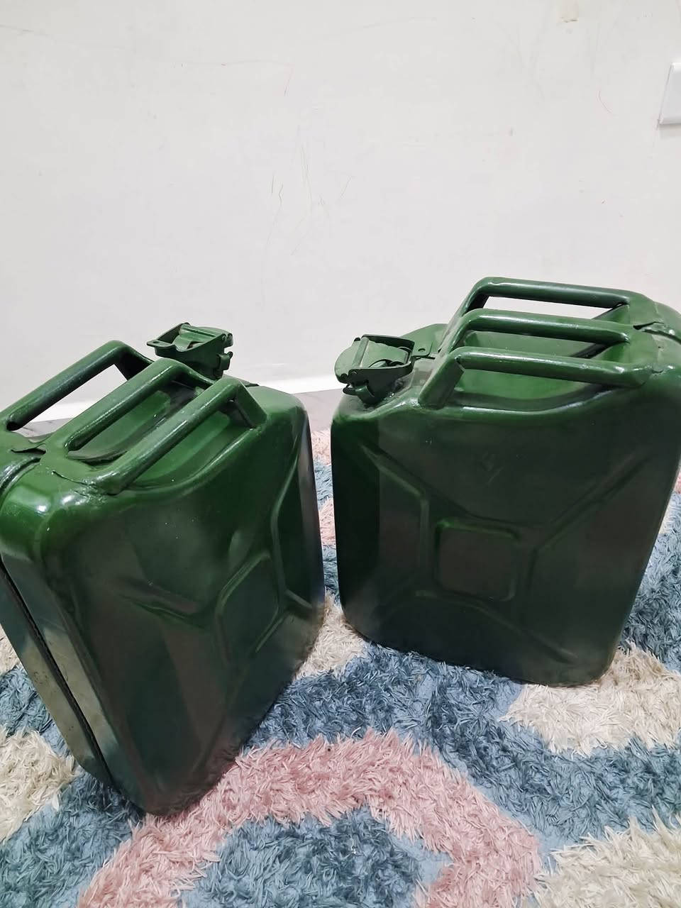 جلن وقود معدن أصلي سعة 20 لتر – أمان عالي 🔥
جلن وقود معدني قوي ومتين بحالة جيدة جداً
سعة كبيرة (20 لتر) مناسب لـ:
✔️ سيارات الدفع الرباعي
✔️ الرحلات والتخييم
✔️ تخزين الوقود في المنزل بأمان
مصنوع من معدن سميك يتحمل الاستخدام القاسي
إغلاق محكم يمنع التسريب
تصميم عملي مع مقبض مريح للحمل
قطعة عملية وأساسية لكل شخص يحب الجاهزية والتنظيم
💰 بسعر مناسب جداً


**إذا كنت صاحب هذا الإعلان وتريد حذفه لأي سبب، رجاءا أرسل رسالة إلى الدعم الفني**