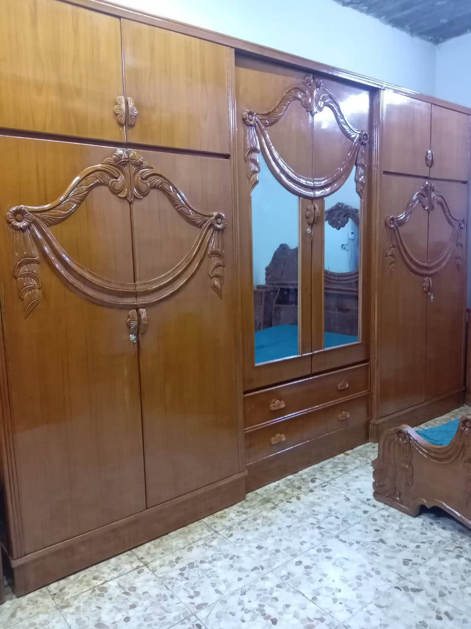 مكلف بلنشر غرفه تسكام نجاره صاج داخل وخارج ظهر جرجوبه صاج 5ملم سبع قطع مليون وميه وبيه مجال مكانه حله للإستفسار الاتصال بلرقم ***********
