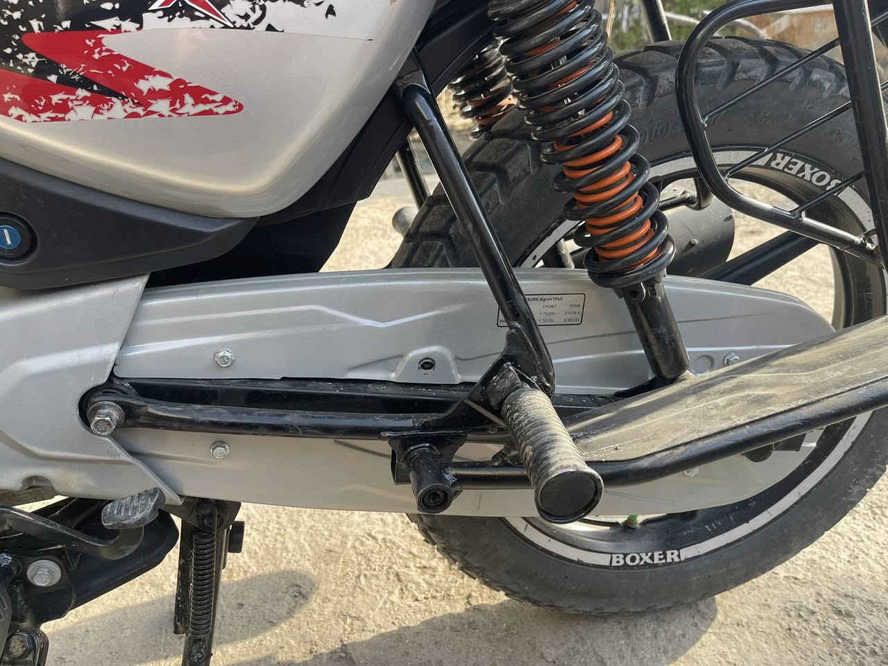 السلام عليكم بوكسر موديل ٢٣ مرقمه بغداد
ميكنه زيرو قبل شهر شديتها 

كابريتر شركه جديد

زنجيل ودشالي قبل سبوع شديتهن 

صنيه جديده 

كشن مدوشم عالي 

زنون يعمي 

دسكات بنزات جدد 

اشاير شغاله كلهن

باتري جديد قبل سبوع شديته 

 الدراجه كامله مكمله تاخذها كبل تطلع عله باب الله متوكفك بشارع ابد شراي اتصل 

+964 772 255 1246
