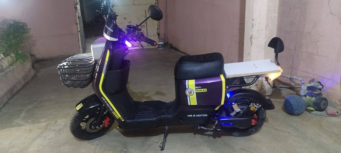 بايسكل شحن R7 كامل ما بي اي نقص 
موديل 25 
بطاريات جدد شادهن 
كهربائيات كلها شقاله
مكلف بالنشر 
اتصل......***********
